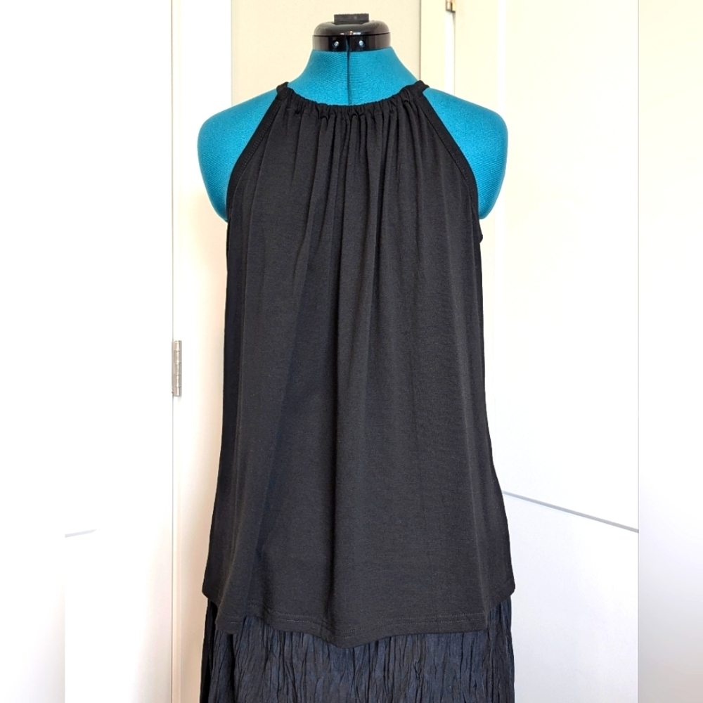 Wiholl women's halter top Large black tie back neck flattering NWOT